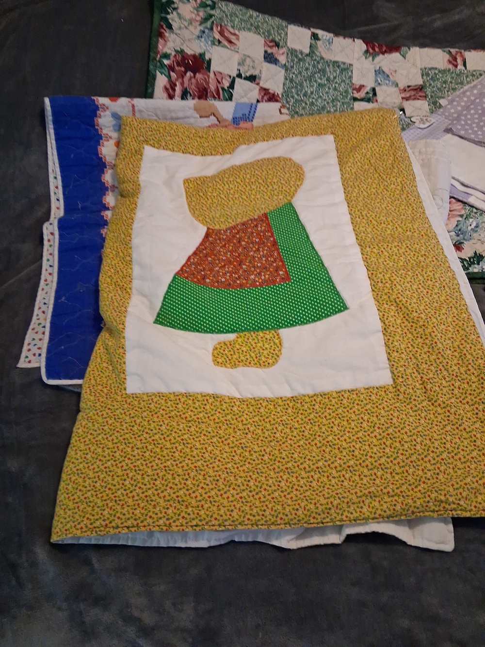 Large Crib/ Lap Quilt Lot Some Vintage Or Unfinished Or Handmade - Picture 5 of 10
